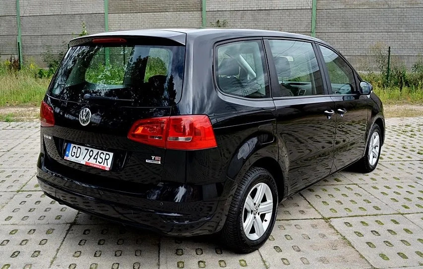 Volkswagen Sharan cena 44900 przebieg: 203000, rok produkcji 2013 z Niemodlin małe 232